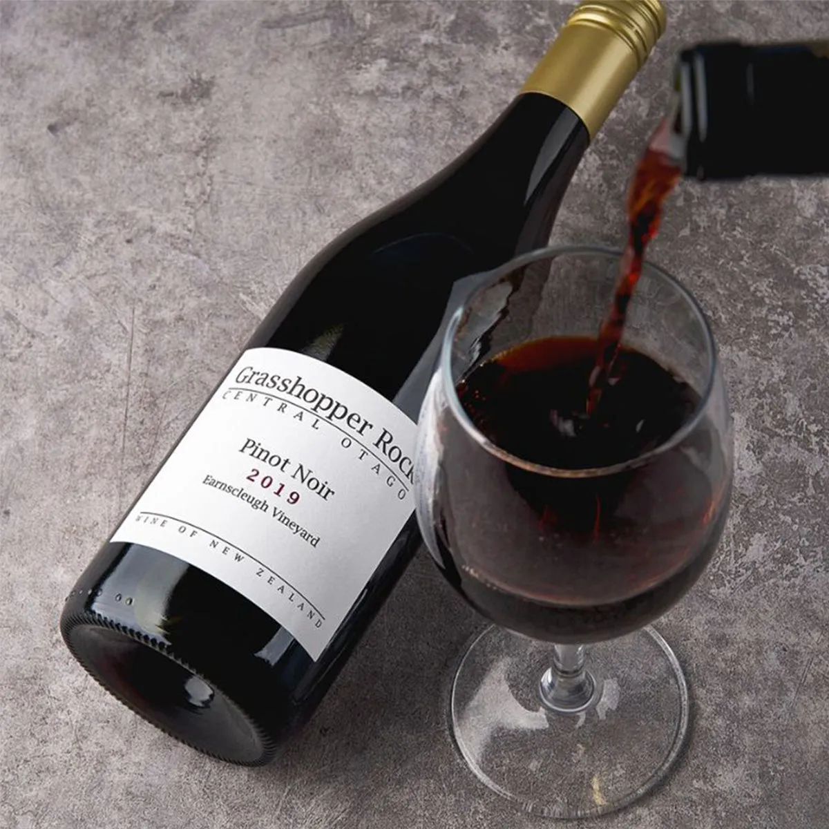 GRASSHOPPER ROCK Pinot Noir 19/22 (750mL)